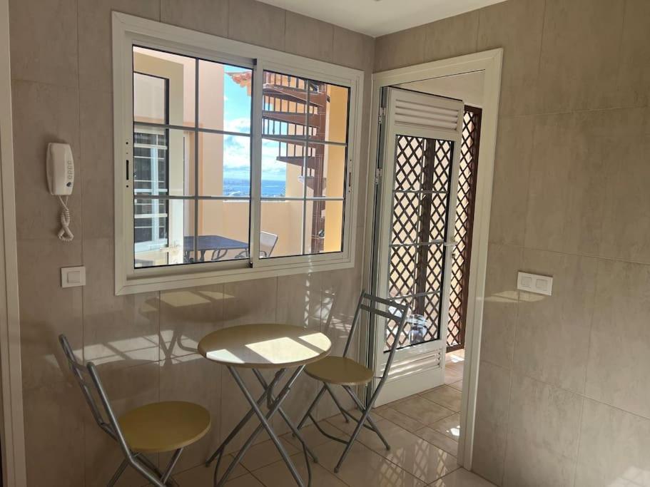 33 Pleasures Del Duque Apartment Адехе Экстерьер фото